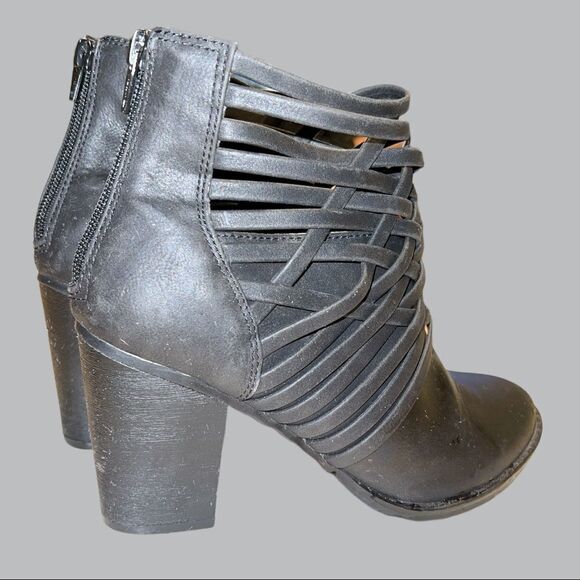 Mossimo very nice barely used condition black strappy crossed ankle boots! - Picture 11 of 12